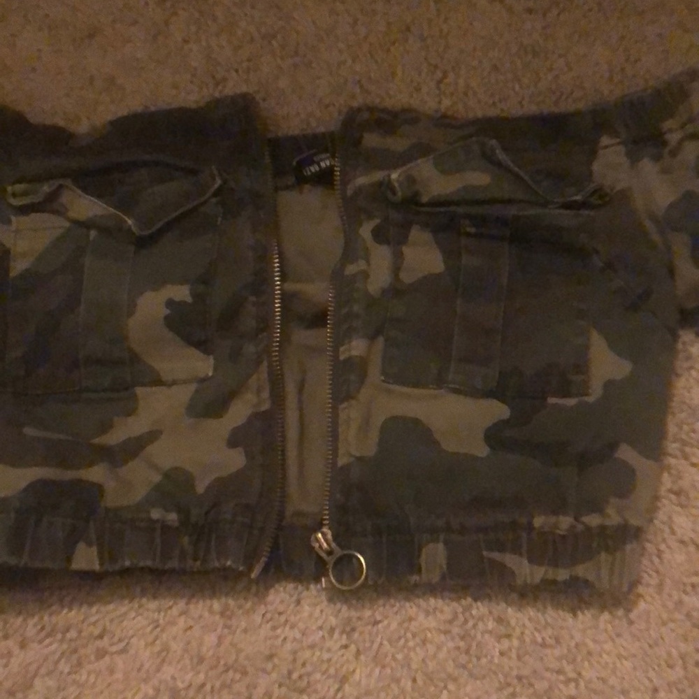 Camouflage crop zip up off shoulder top
